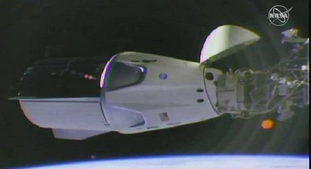 nasa太空计划的重大突破spacex太空舱完成与国际空间站的对接