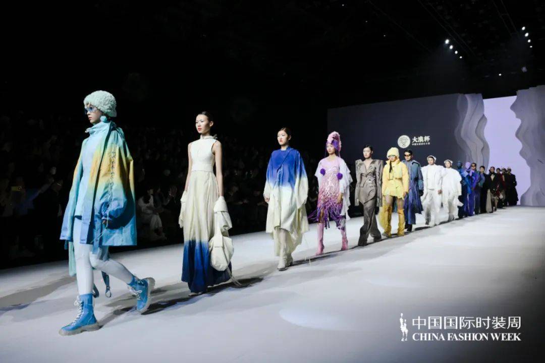 第十三届大浪杯中国女装设计大赛优秀作品闪耀中国国际时装周