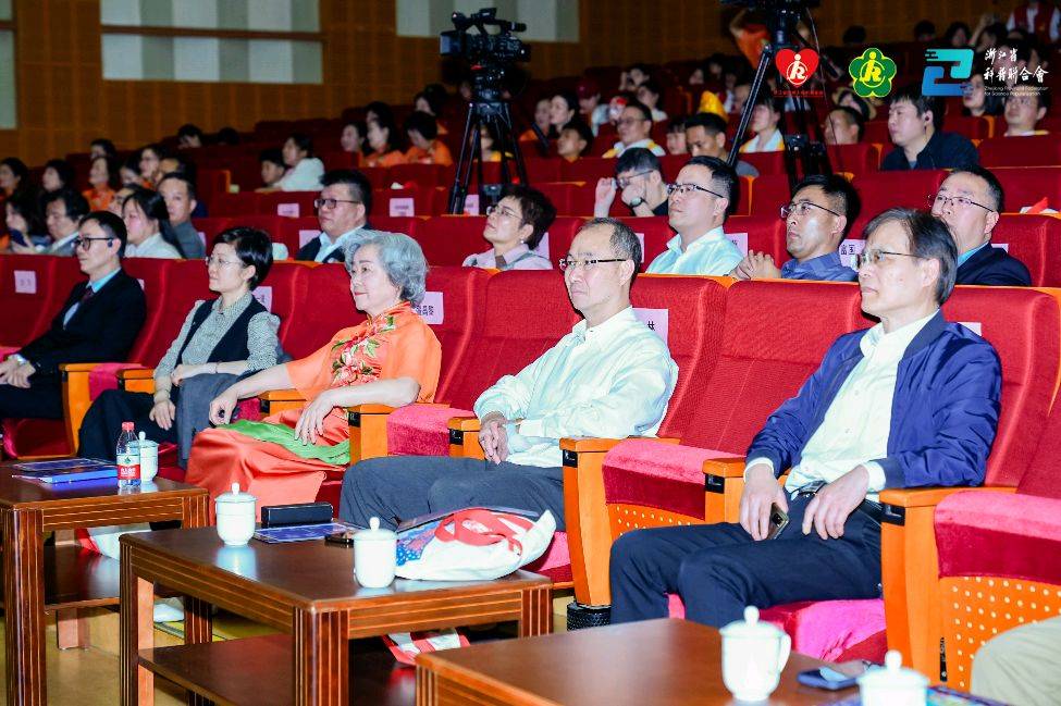 省政府原副省长盛昌黎,省残联党组书记,理事长吕林等出席,公司董事长