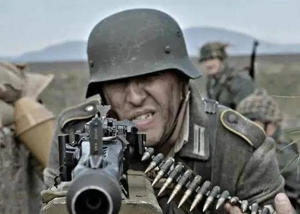 二战真实镜头美军殴打德军战俘集中营犯人复仇德国看守