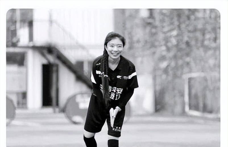 国安球迷希望球队能用一场胜利安抚杨雪在天堂的精神.