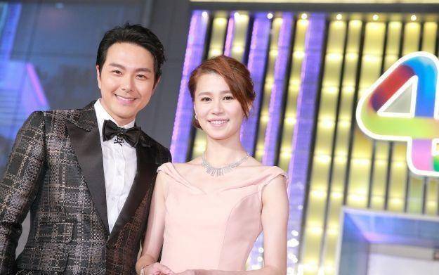 原创tvb花旦黄翠如怀孕啦在街头拍港剧一帮人跟随受特别看护