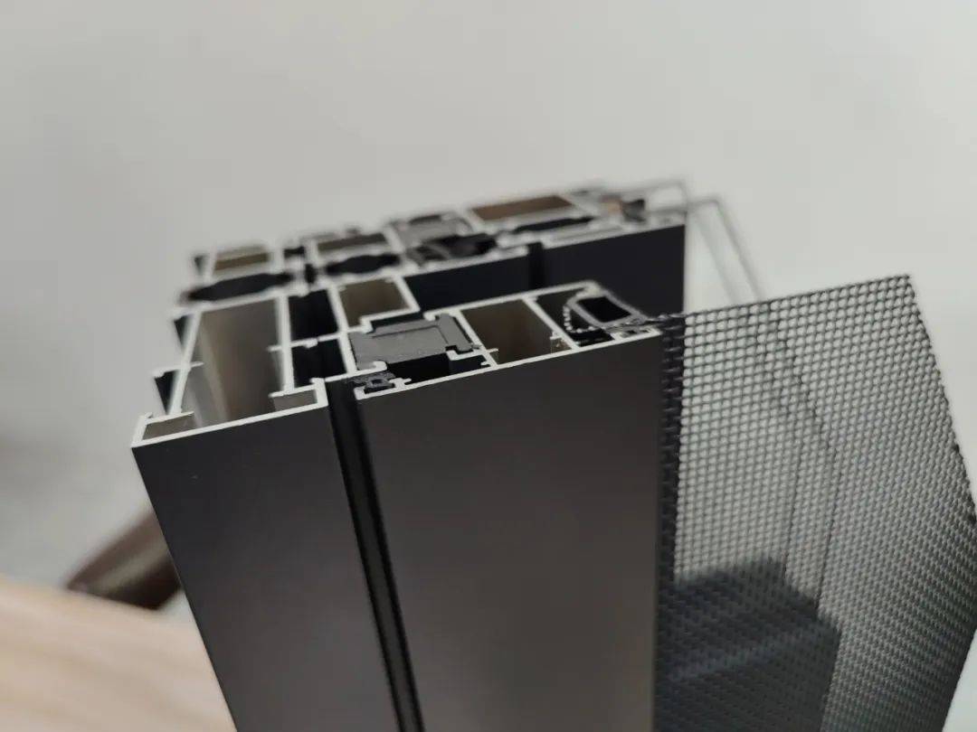 家里的老窗户,什么情况就该要换了?_框架_玻璃窗_合金