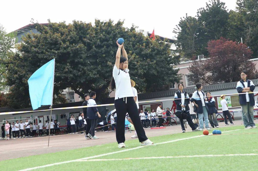 台实少年意气发运动场上展芳华三台中学实验学校第六届春季运动会掠影