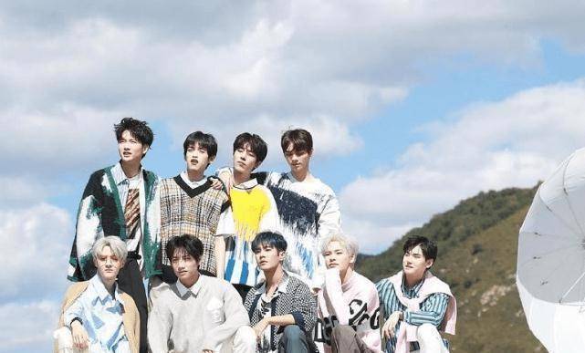 原创unine失业前最后一次合体九个人面色凝重满脸写着不开心