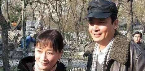 心情不悦时,他会让侯长荣和扮演史湘云的郭宵珍表演一段黄梅戏