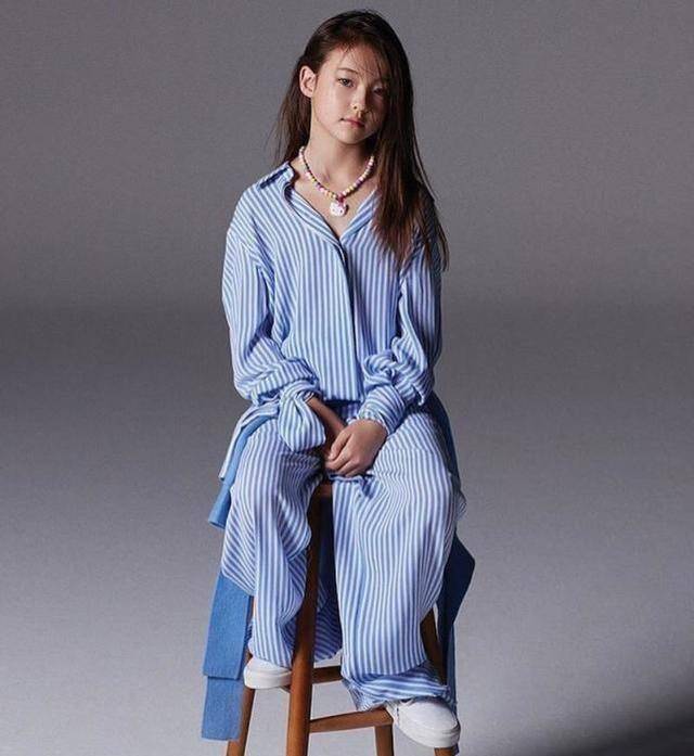 虽然她是模特和后备演员,但2008年出生的年龄优势,以及多次与black