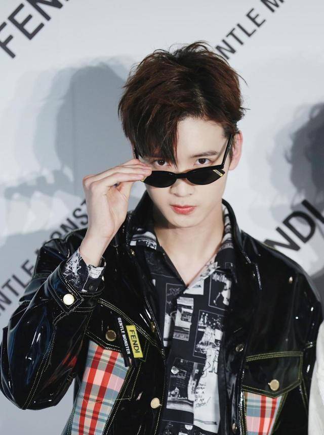 原创unine盛夏的忙碌陈宥维颜值撑起半边天