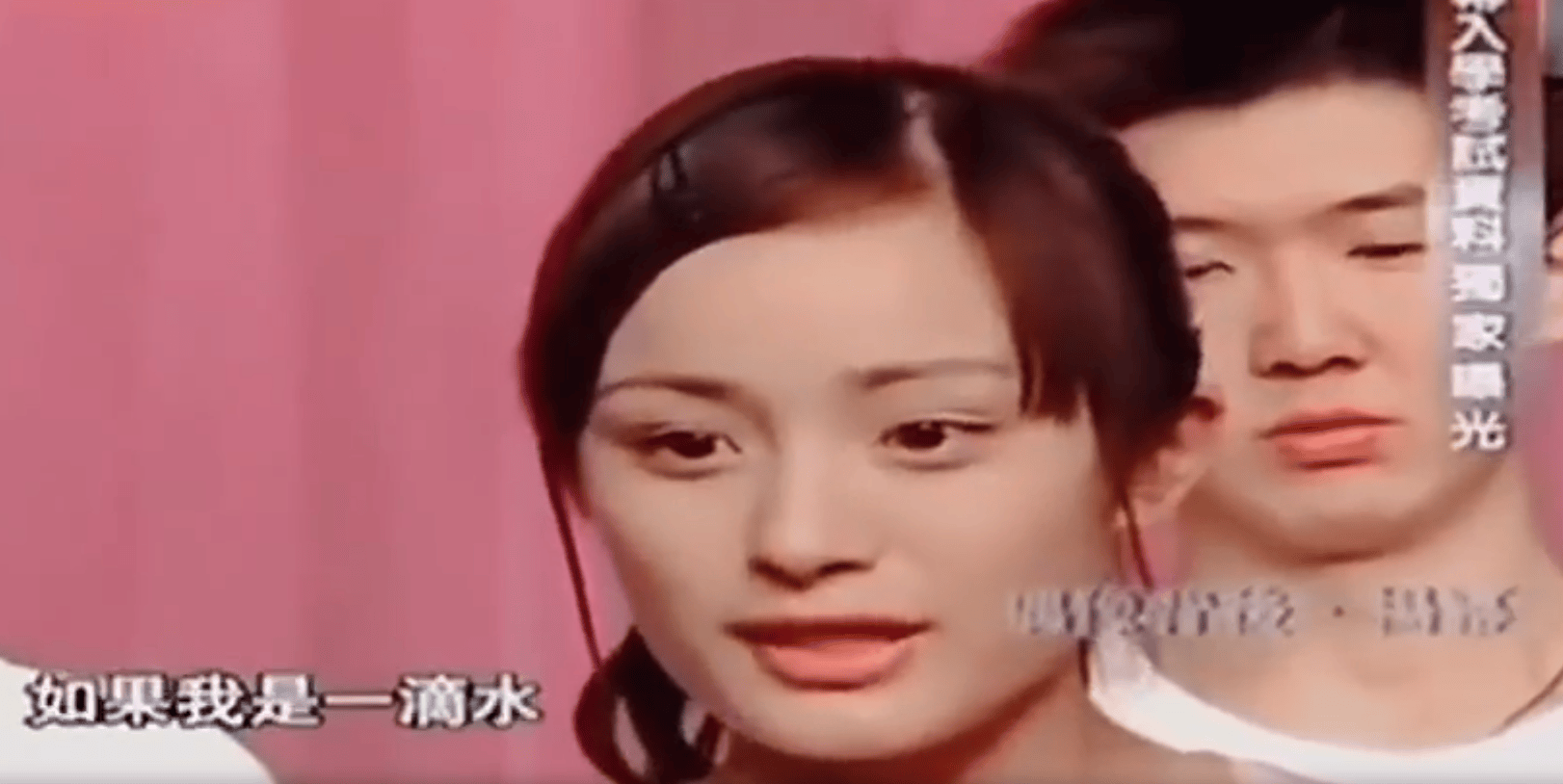 原创杨幂17岁时就被成龙搂在怀中举止亲密对比照揭露杨幂整容真相