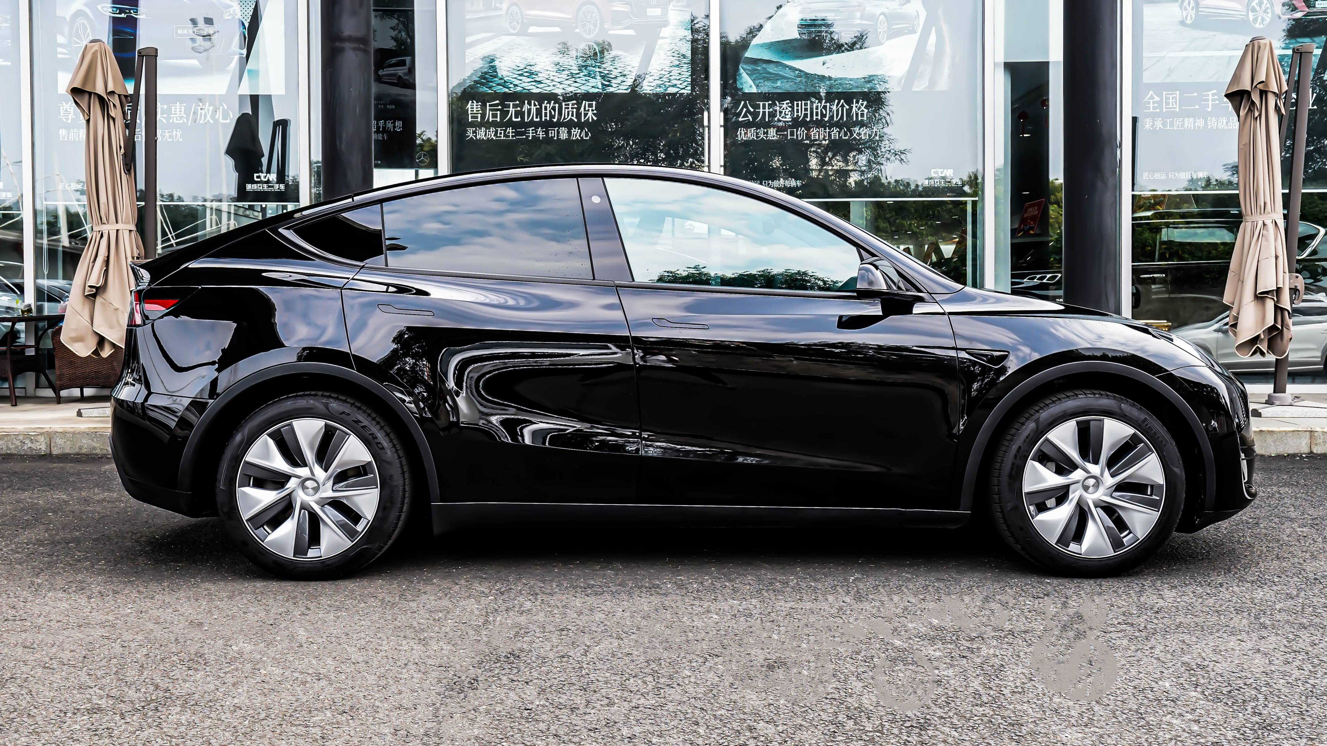 特斯拉 model y:属实想不到,几千公里的热门新能源车,轻松便宜10万 _