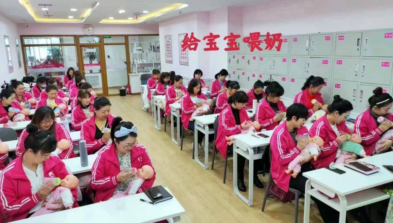 用心来温暖心爱月宝职业教育团队风采