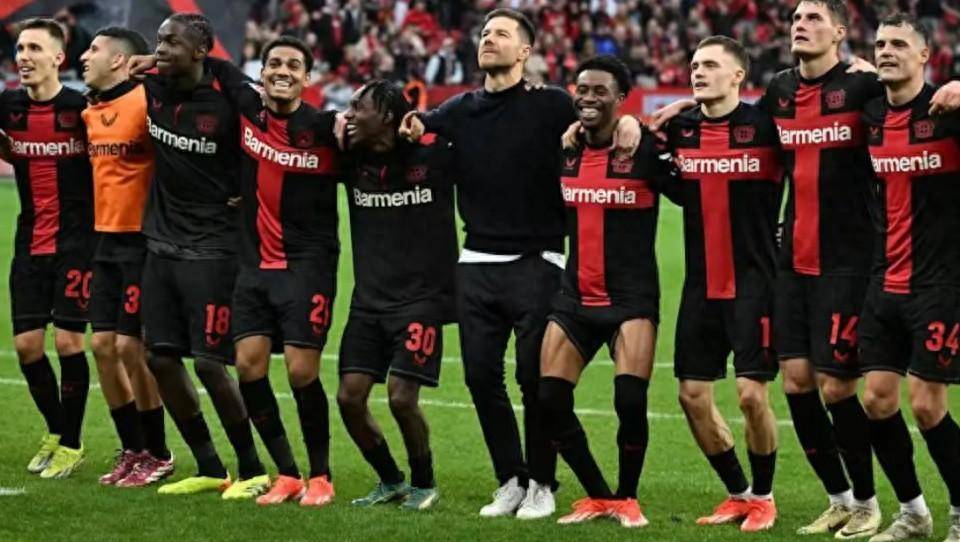 团队的第一个"沙拉盘"在德甲第27轮比赛中,勒沃库森后来居上,战胜霍芬