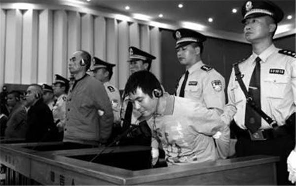 1979年少将的双胞胎儿子被判死罪父亲坦言称不干涉审判