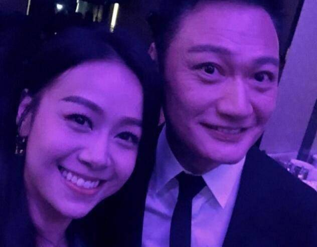 tvb当家小生马国明,和绯闻女友黄心颖,单独和林子善来了个合照.