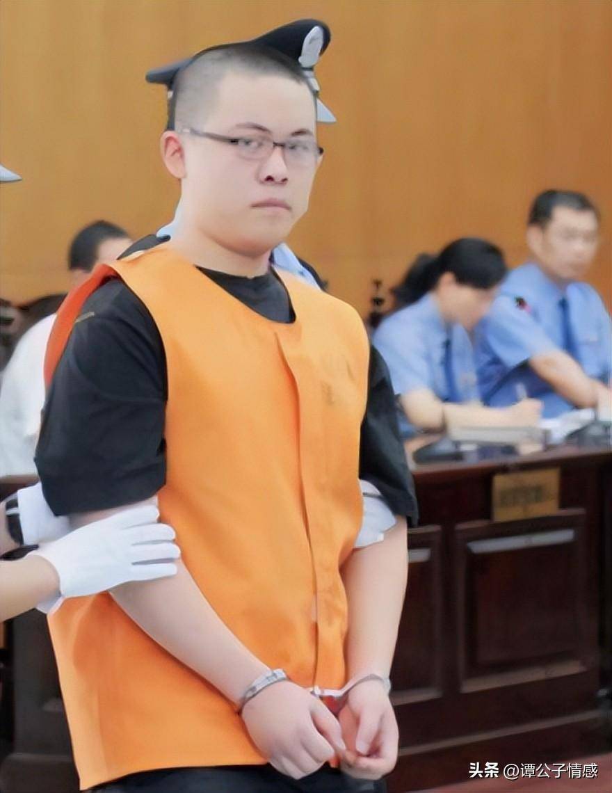 13年前惨遭官二代毁容的周岩自力更生被骂恶魔却忙着相亲