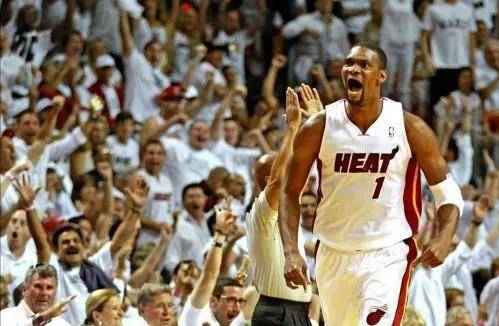 年,热火队为波什举行了球衣的退役仪式,在自己球衣的退役仪式上,波什