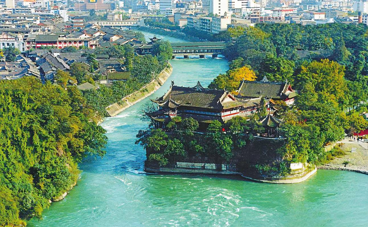 青城山-都江堰风景区为国家级风景名胜区,包含青城山,都江堰两大旅游