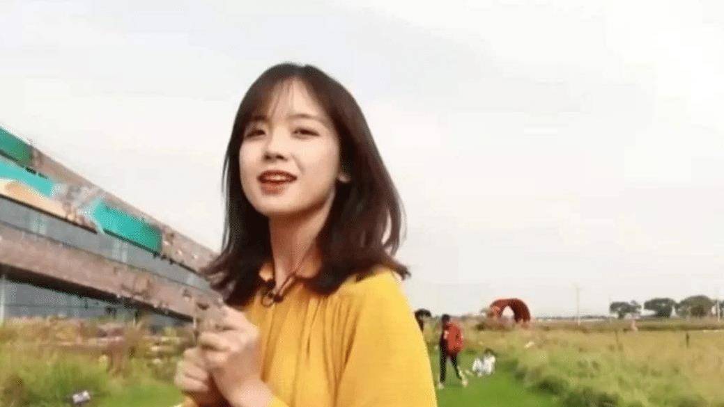 原创因笑颜被网友捧成网红,最美电视女记者王冰冰首