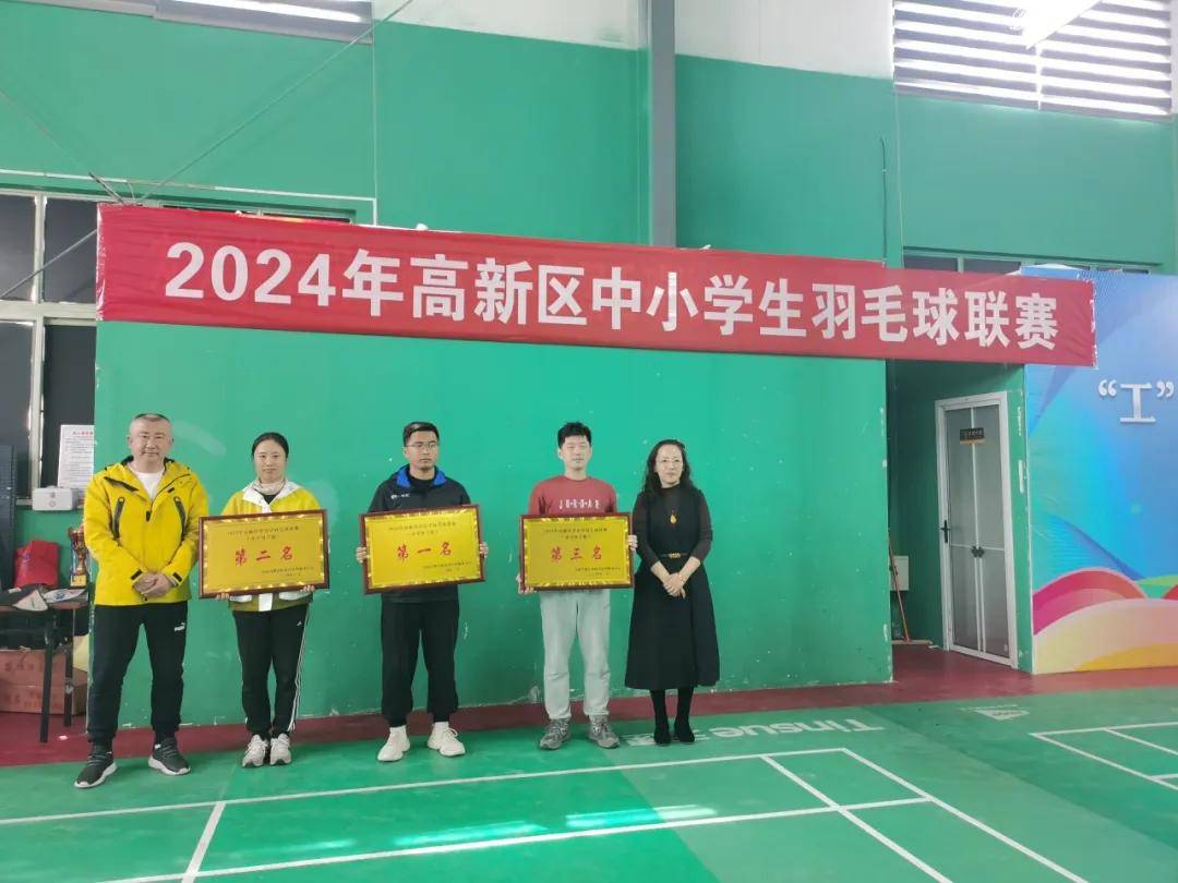 闫天琪 李雨琪 张雅熙 谢丰旭女子组韩建豪 李杨 王煜博 盖兆崧男子组