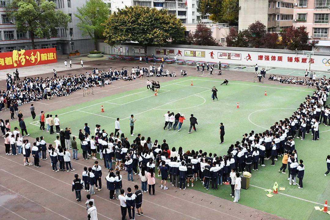 台实少年意气发运动场上展芳华三台中学实验学校第六届春季运动会掠影