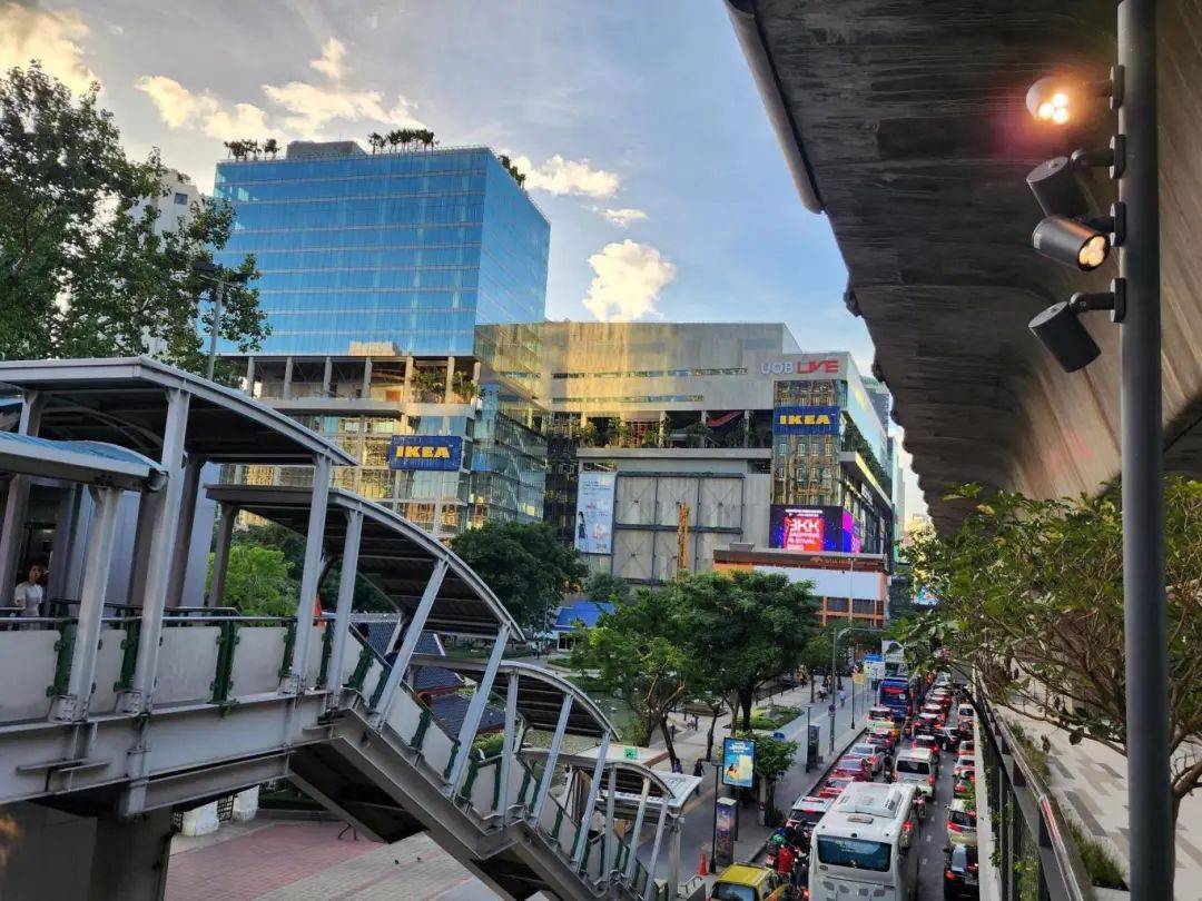 曼谷顶级富人区!supalai 39东方国际,超大两居室172万!单价仅13万泰铢