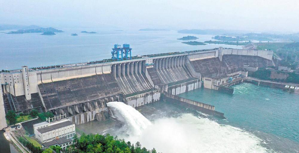 2012年,三峡大坝安装了32台70万千瓦水电机组,最后一座水电机组也正式