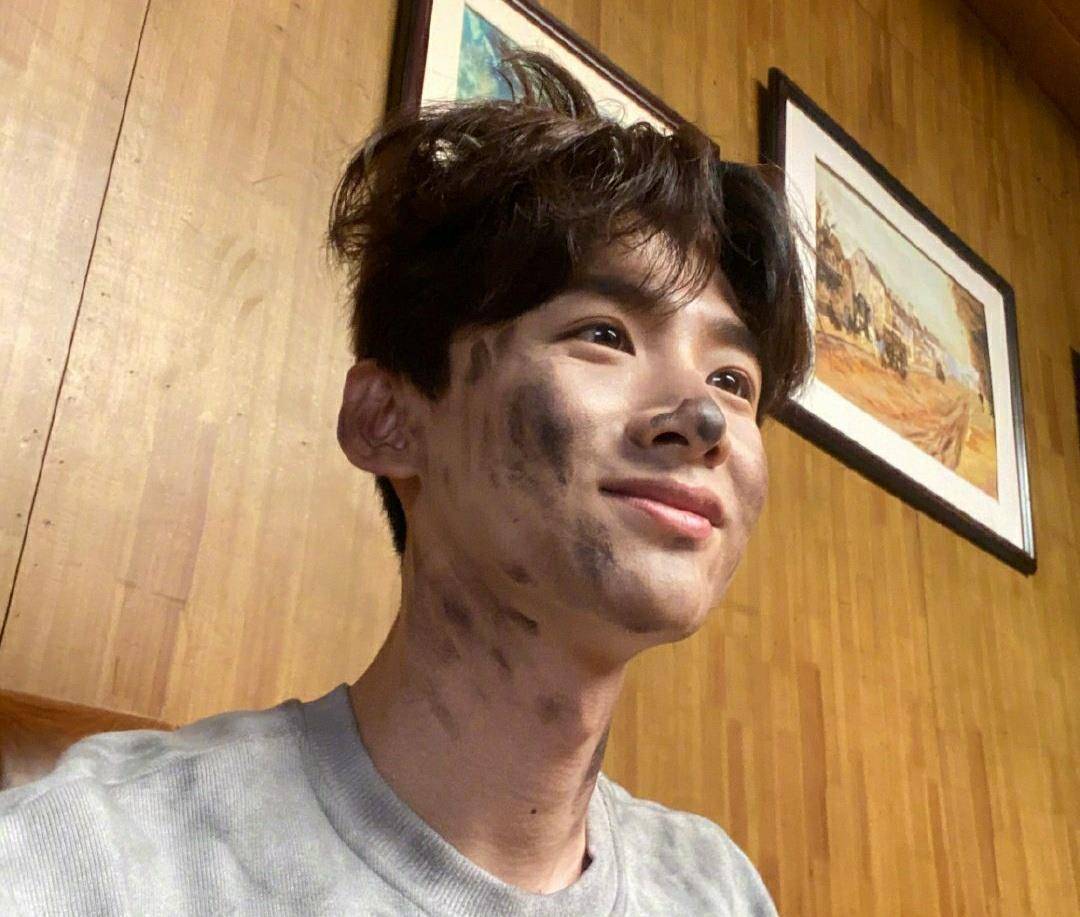 导致观众在观众某些情节的时候,只能看见白敬亭的身体,但是唯一重要的