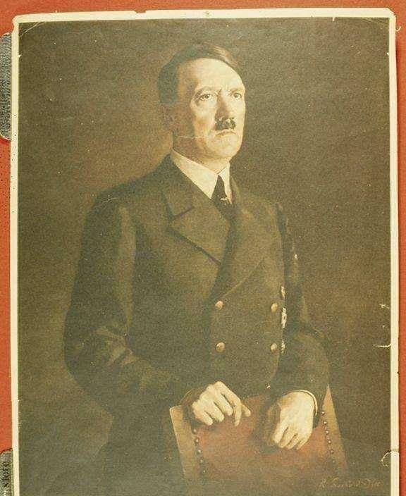 鲍曼,对他做了一个指示,这个指示就是,当他自杀身亡后,他需要有人把他