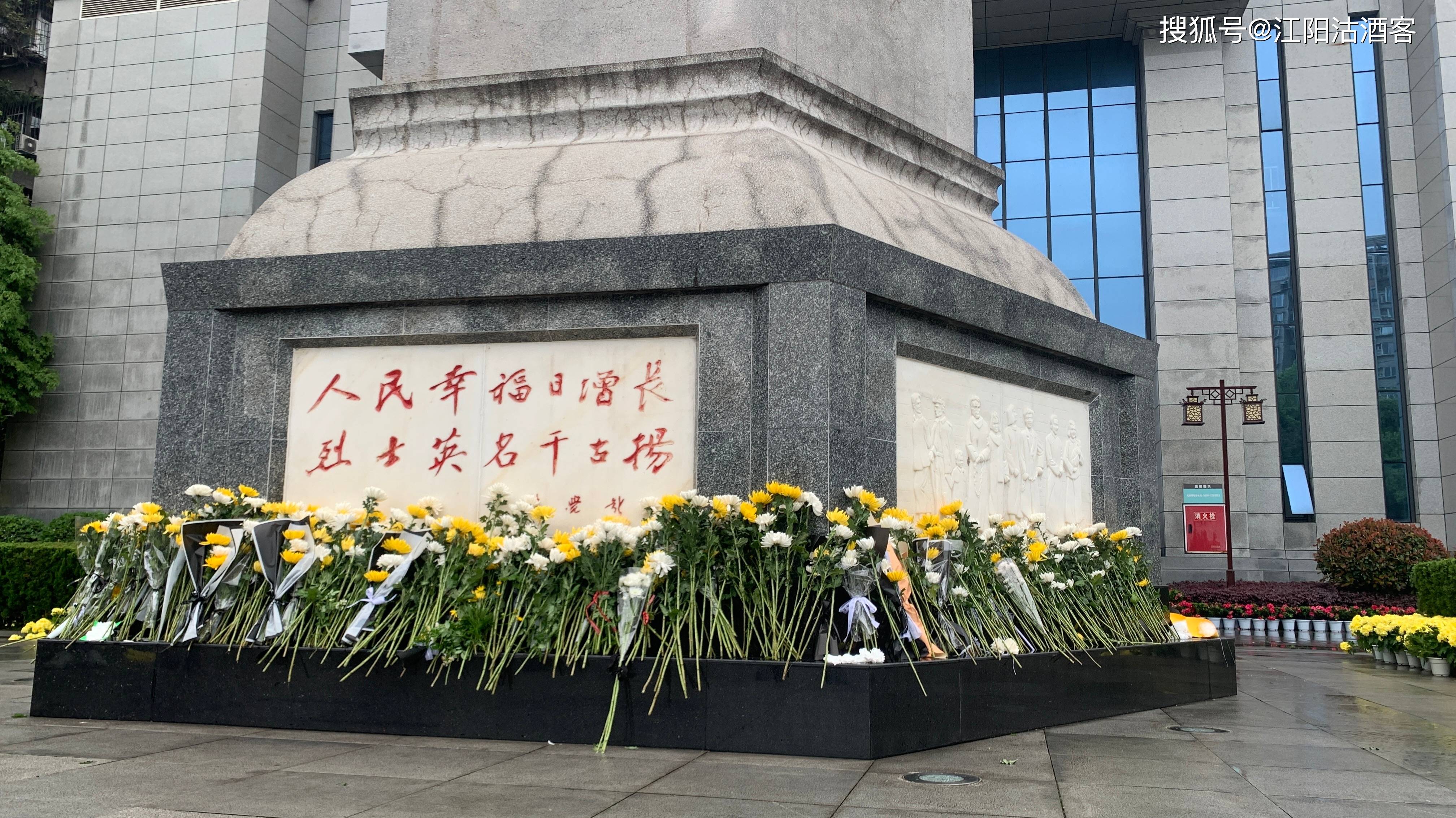 我们在告慰怹们的同时,也完成了自我的洗礼_苦难_小孩子_烈士陵园