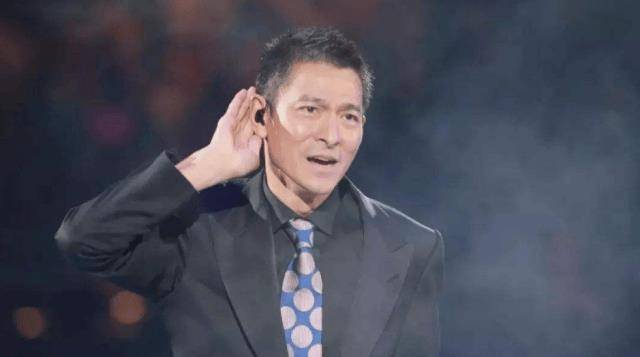 原创原创当刘德华落魄时一个女人甩手借了他4000万如今华仔养她后半生