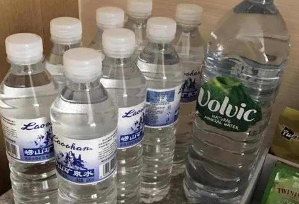 原创注意住酒店时千万不要再喝房间里的矿泉水了很多人都已经中招