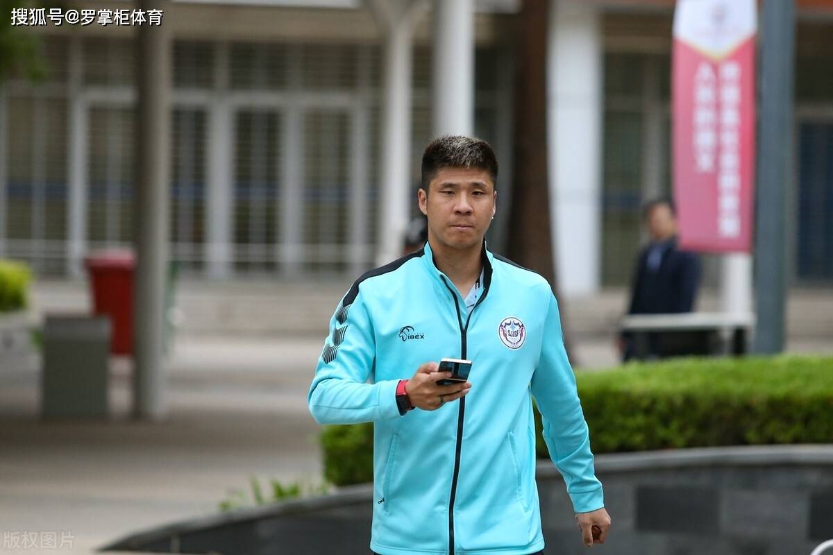 离队后只能踢中甲,还因为抹黑恒大球员遭批_赵明剑_足球_球迷