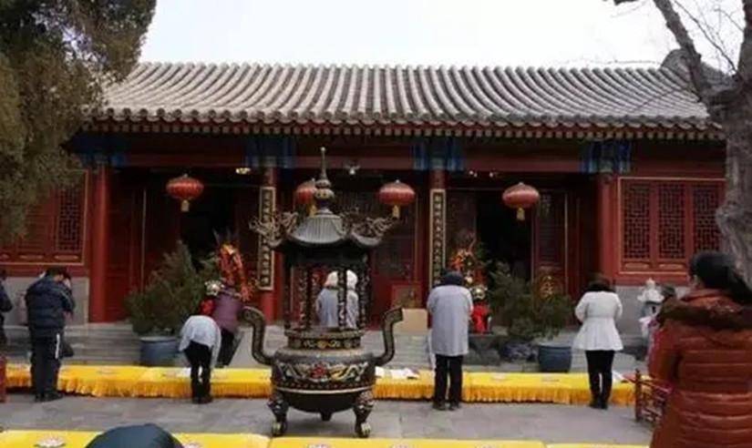 原创福建一和尚敛财千万白天诵经晚上哄骗尼姑香客他又色又贪