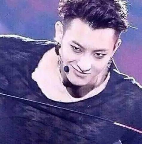 本以为张翰的邪魅一笑够油腻当看到杨洋直接吓哭了