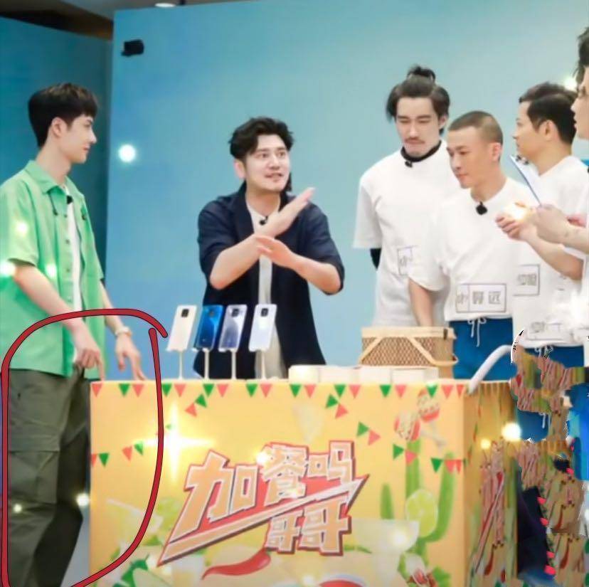 原创太甜了王一博最新天天穿肖战同款出镜率太高不避嫌