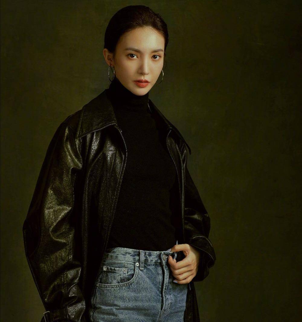 金晨时尚大片演绎经典复古美,私服同样超会穿,姐姐真的太飒啦!