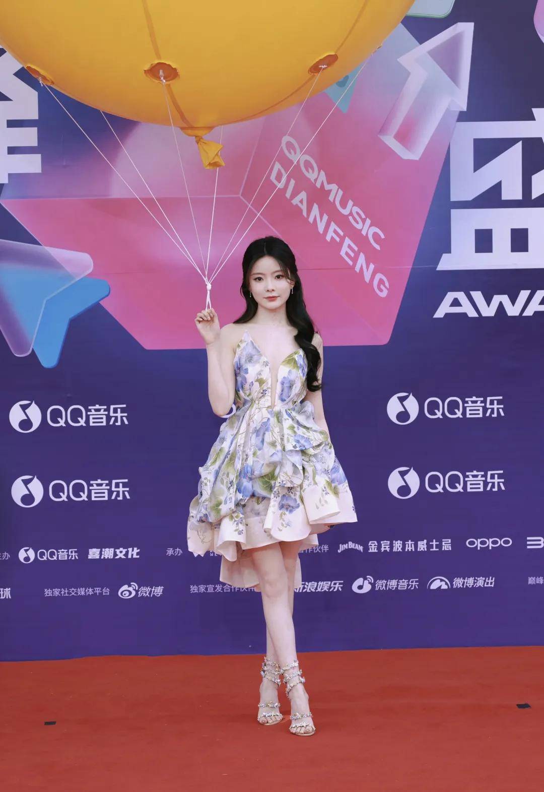 广州这一夜,吉克隽逸浮夸,张碧晨耐看,孟佳让我犯"密集恐惧"_造型