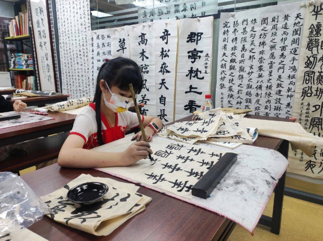 李俸春书法家泰洋翰墨书法教育创办人学习书法可以提高孩子的审美能力