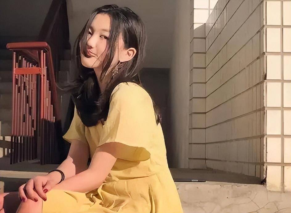 王菲花百万为女儿治疗唇裂,如今嘴是治好了,脸却越来越奇怪了_李嫣