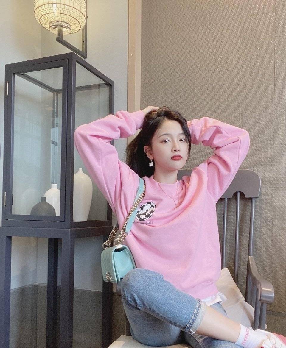 粉色系穿搭秒变小公举,可甜美可温柔,时髦又可爱!_少女_显得_时尚