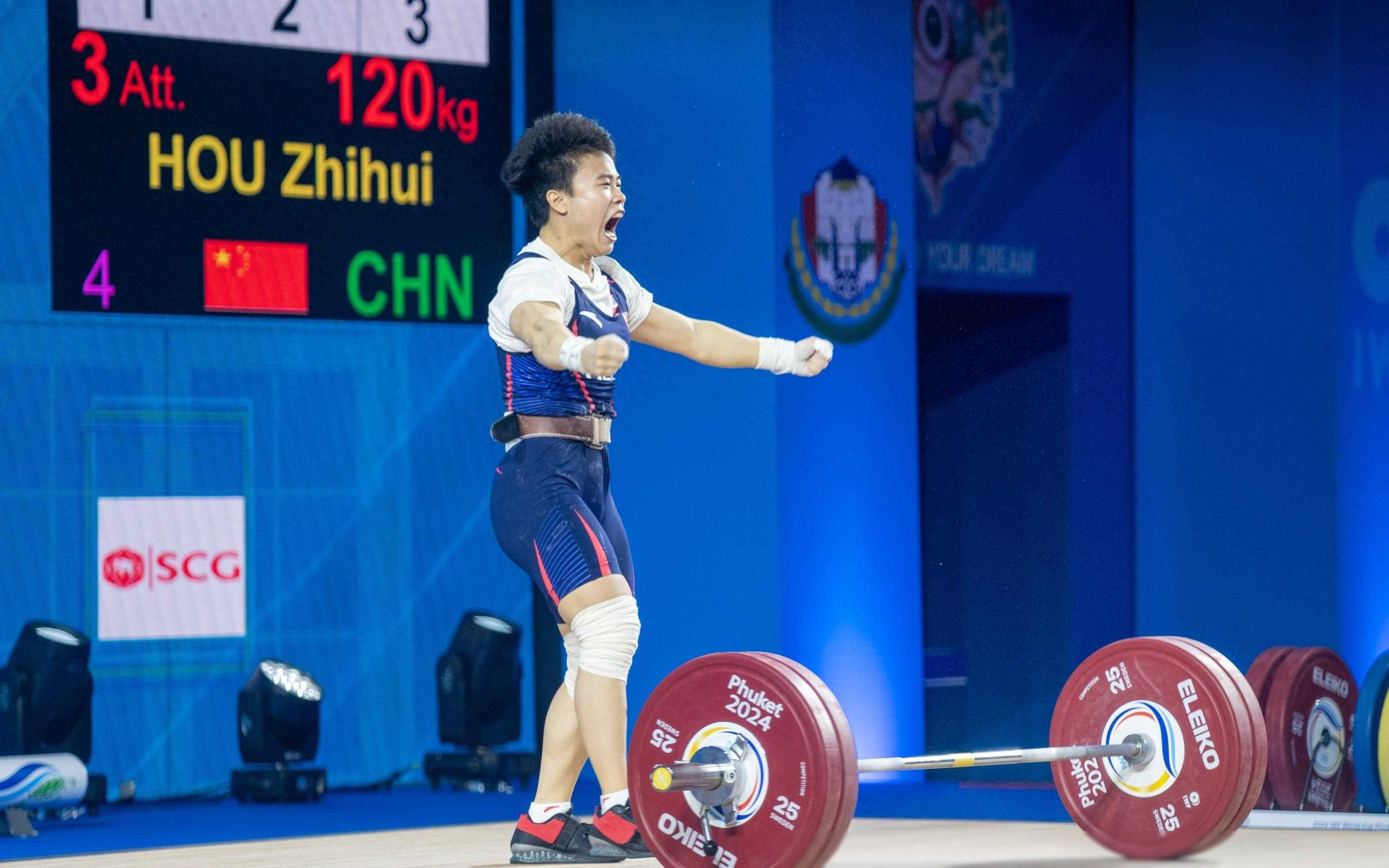 打破抓举世界纪录,侯志慧成功锁定49公斤级奥运席位