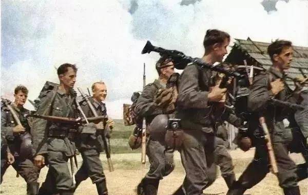 原创德国柏林市民宁愿被美英盟军攻占