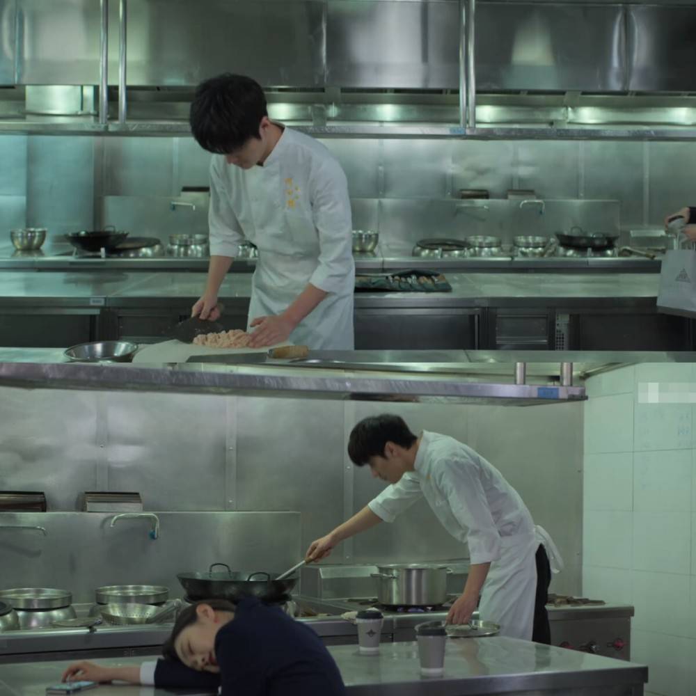 更滑稽的是,等第二天面对众多厨师的时候,陈东才开始装模作样戴起了