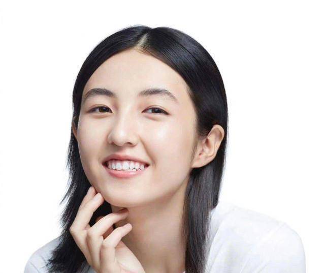 北电养眼大合影!最有名气张子枫让出合影c位,和孙俪妹妹很亲密