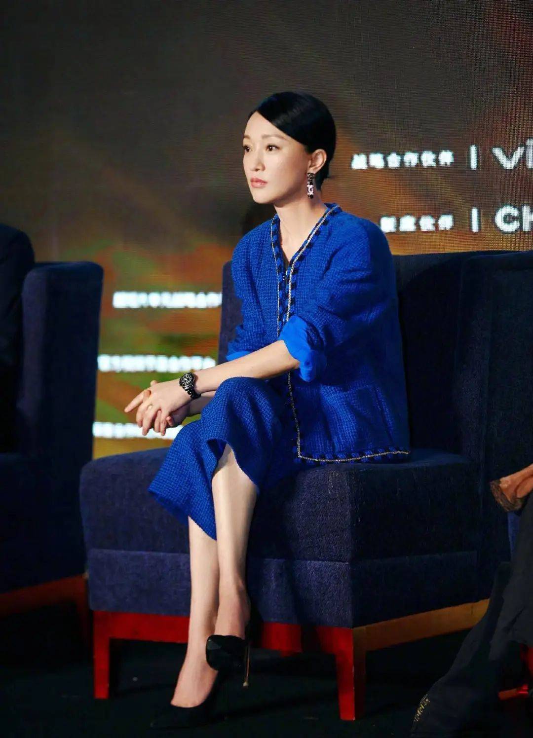 原创49岁周迅同框50岁董卿1岁之差一个优雅迷人一个还像小姑娘