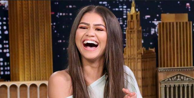 被人拍到扑街荷兰弟女友赞达亚大家别再笑我了可以吗