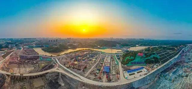 集团平陆运河始于南宁横州市西津库区平塘江口,经钦州灵山县陆屋镇,沿