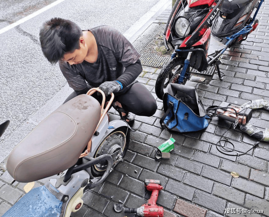 别再错怪修车师傅,电动车电机,电池坏了,直接换比修更有性价比