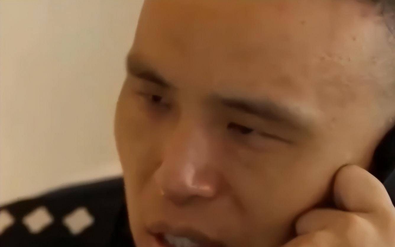 19年重庆富二代被骗出国,惨被当狗虐待,国内女友报警121人被抓_小浩