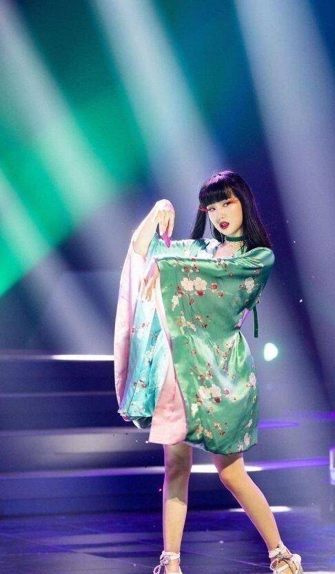 乘风破浪的姐姐又变得好看了毒舌点评solo见真章